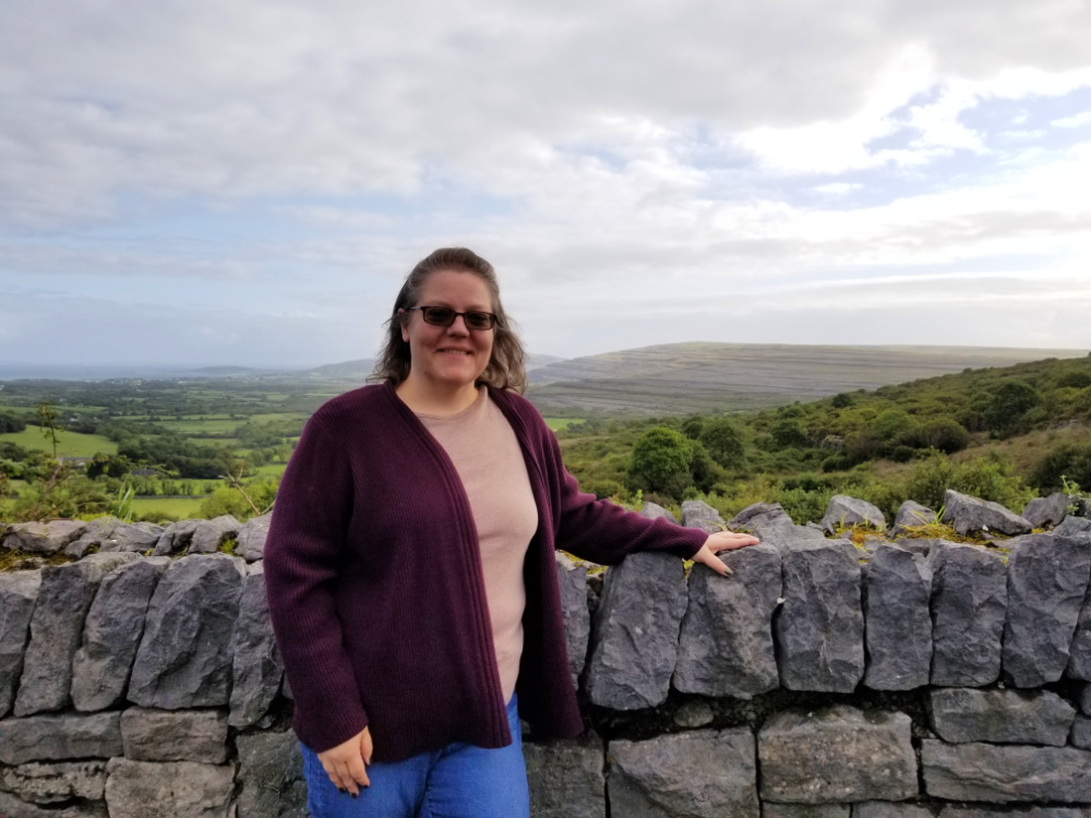 Rona standing near a cliff in Ireland