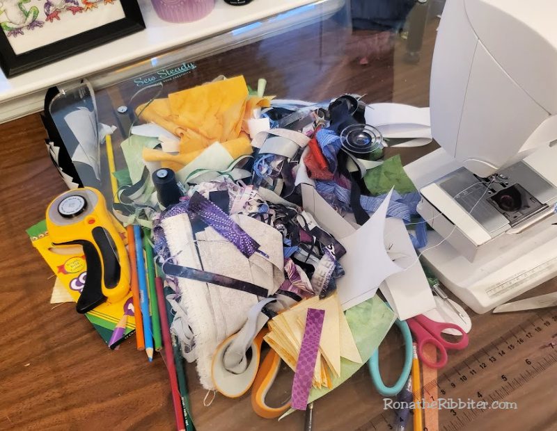 How to organize your sewing table